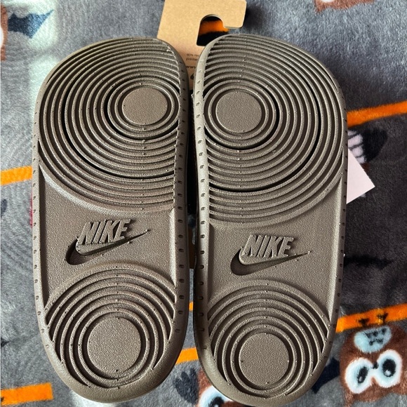 Brown Nike slides brand new !!!! - Picture 3 of 3